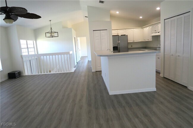 Building Photo - 2309 SE 5th Pl