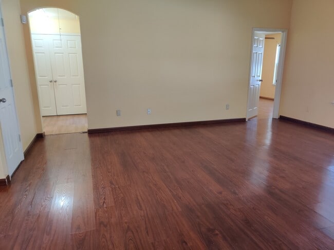 Building Photo - 3102 Via Helena Dr