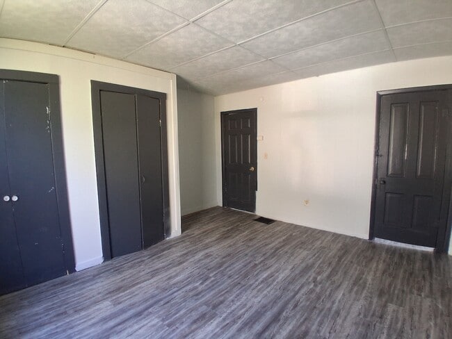 Building Photo - 714 Bryan Ave