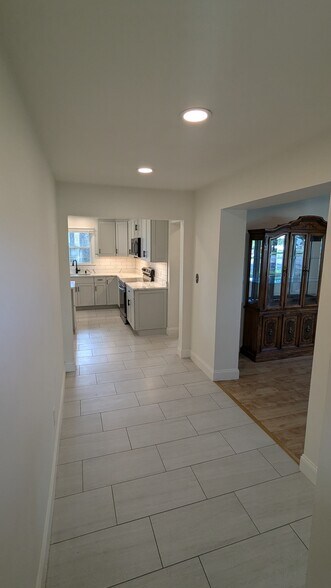 Building Photo - 1220 N Cedar Crest Blvd