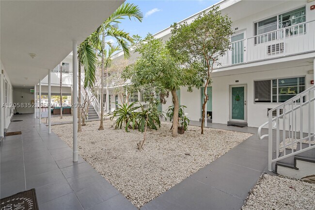 Building Photo - 7950 Tatum Waterway Dr