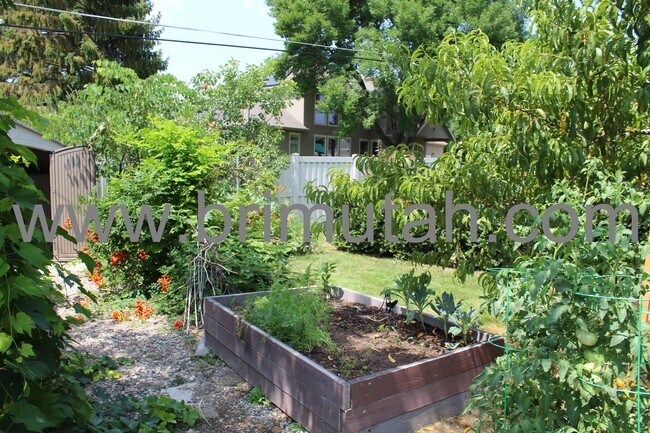 Building Photo - 4192 S Holloway Dr