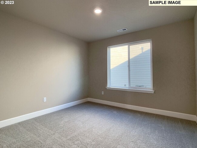 Building Photo - A Must see Hermiston Home!!