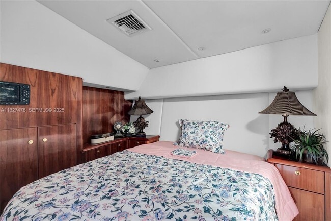 Building Photo - 232 W Seaview Dr