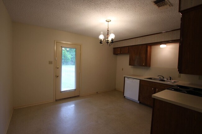 Building Photo - 12414 Cimmarron Dr