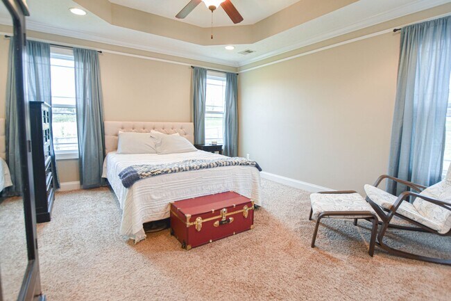 Building Photo - Pet Friendly Four Bedroom with Basement in...