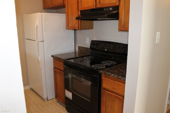 Building Photo - 2 br, 1 bath Apartment - 4243 Family Tree