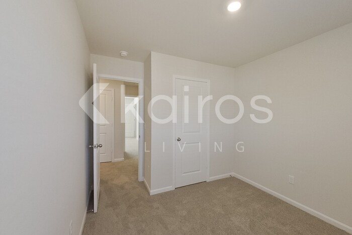 Building Photo - 2541 Banyon Cir