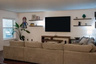 Building Photo - 1550 N Warren Ave