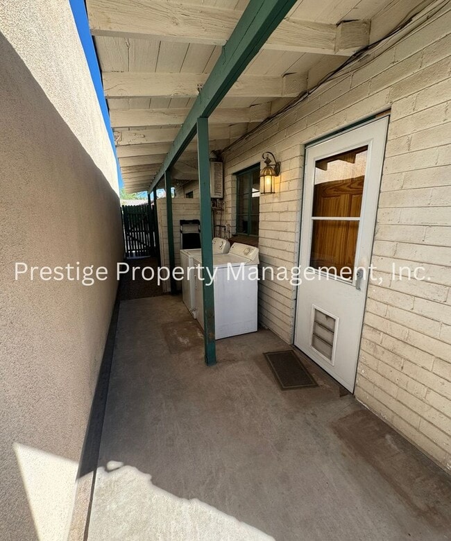Building Photo - Tucson's Hidden Treasure!!