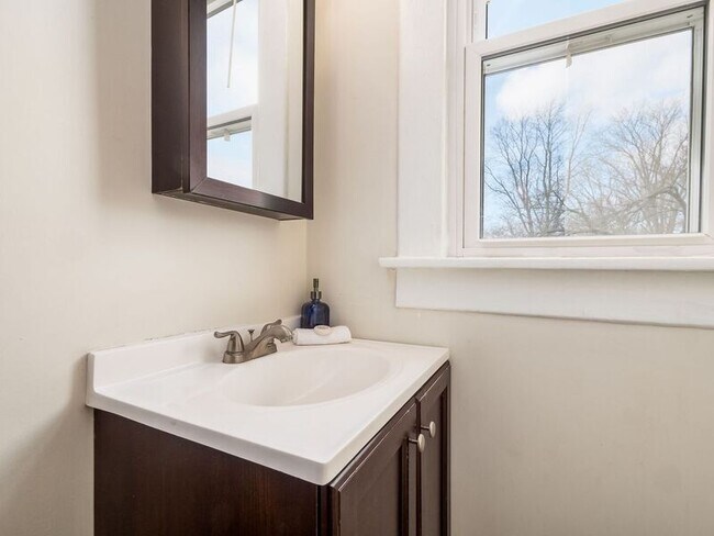 Building Photo - 561 Kimball Pl