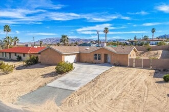Building Photo - 29 Palms home in great neighborhood!
