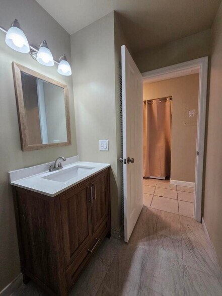 Building Photo - 4876 Orleans Ct
