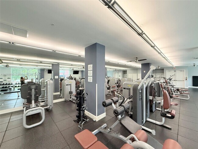 Building Photo - 2000 N Bayshore Dr