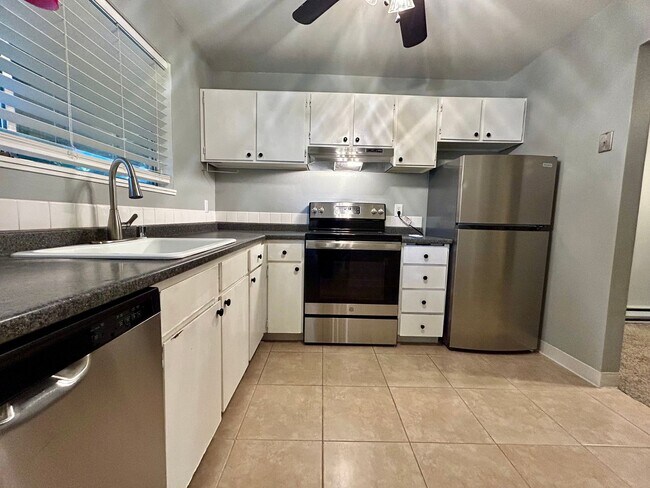 Building Photo - FIRST MONTHS RENT FREE! Welcome to your new home!