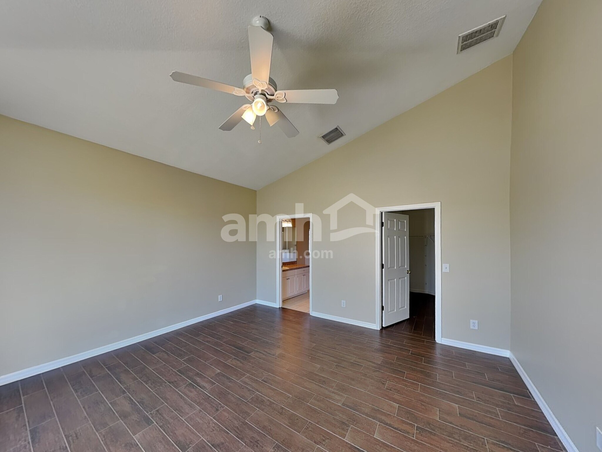 Building Photo - 1403 22nd Ave W