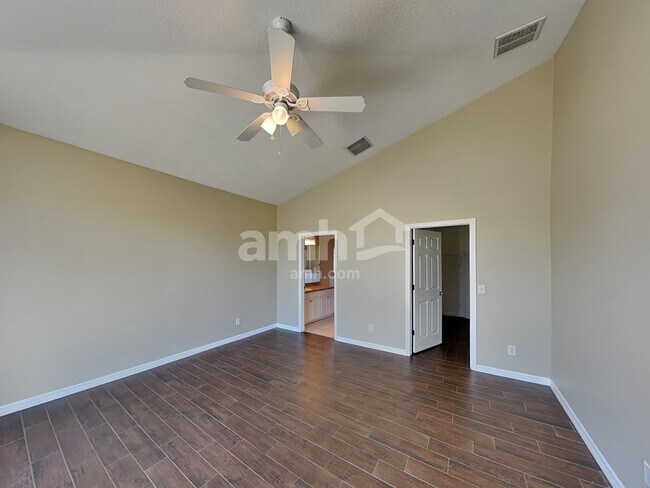 Building Photo - 1403 22nd Ave W