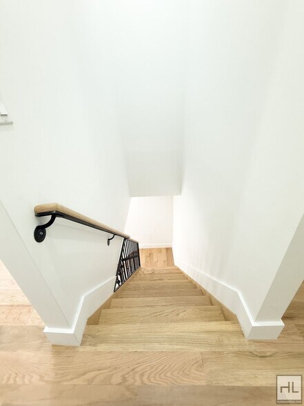Building Photo - Expansive Sun-drenched Bed-Stuy 7 Bed 3-Ba...