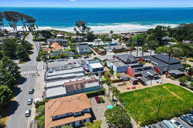 Building Photo - 308A Estrella Ave