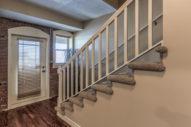 Building Photo - 3001 Harney St