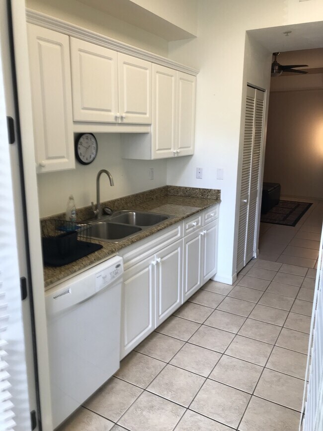 Building Photo - Saint Charles - Luxury 2 Bedroom, 2 Bathroom Condo