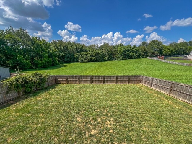 Building Photo - Must See-Stunning 5-Bedroom Home in 37043!!