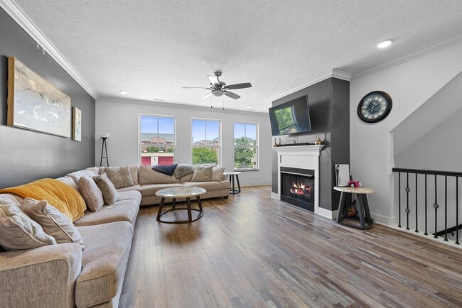 Building Photo - 1436 Indianola Ave