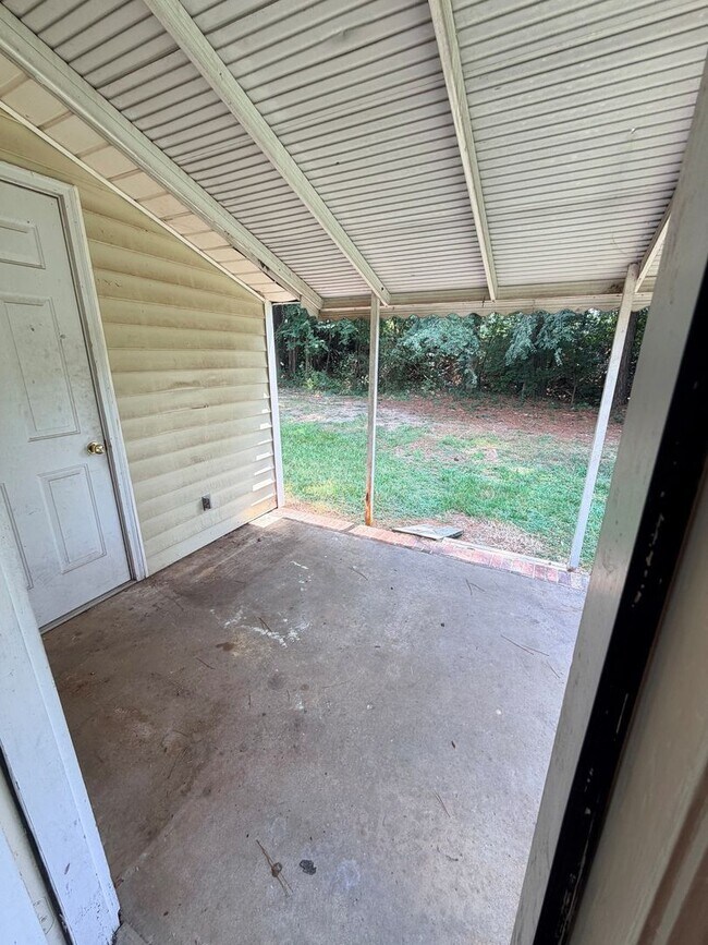 Building Photo - 1225 Mathis Rd