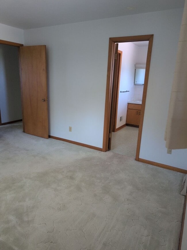 Building Photo - Beautiful Country Living 2 bed 1.5 bath