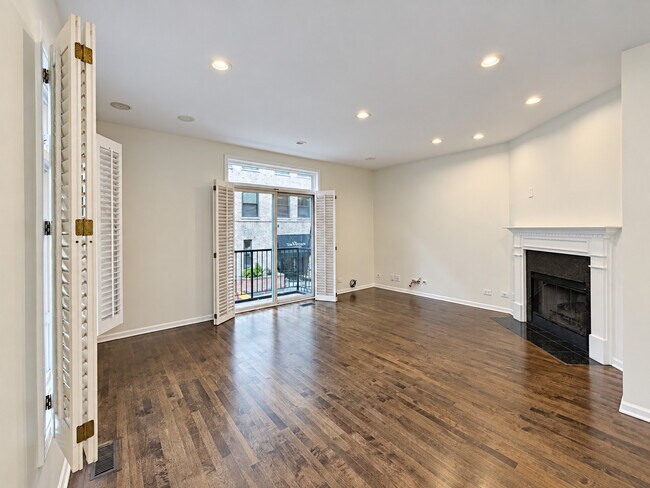 Building Photo - 1351 W Altgeld St