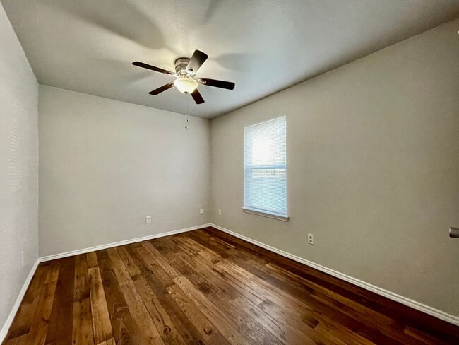 Building Photo - 1013-1015-1015 Advance St