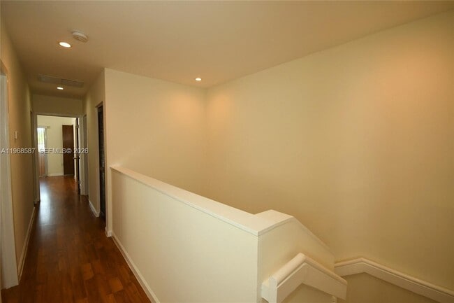 Building Photo - 2780 SW 33rd Ave