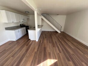 Building Photo - Fully Remodeled – 2 Bed / 1 Bath