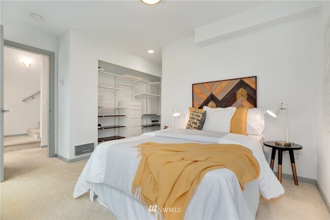 Building Photo - Amazing Capitol Hill Townhome 2/2.5 with 2...
