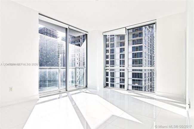 Building Photo - 1060 Brickell Ave