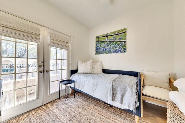 Building Photo - 2216 San Gabriel St