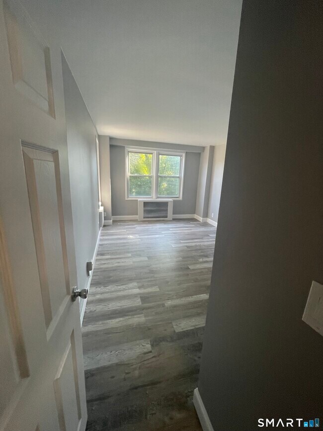 Building Photo - 91 Strawberry Hill Ave
