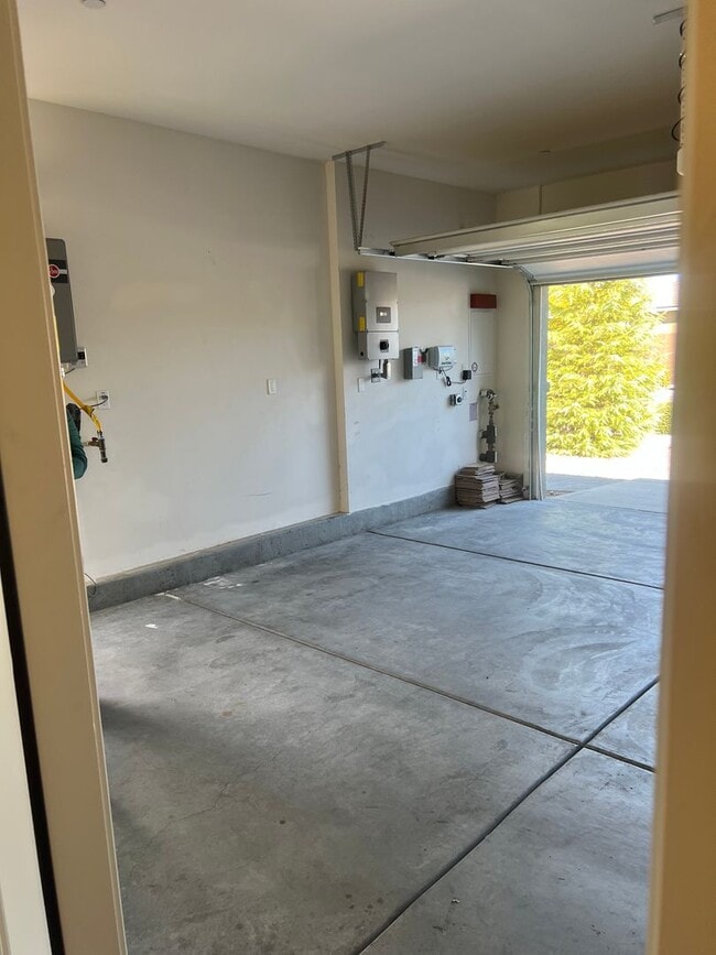 Building Photo - 3 Bedroom Plus Bonus Room Single Family Ho...