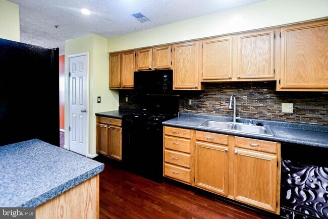 Building Photo - 7234 Tamo Ct