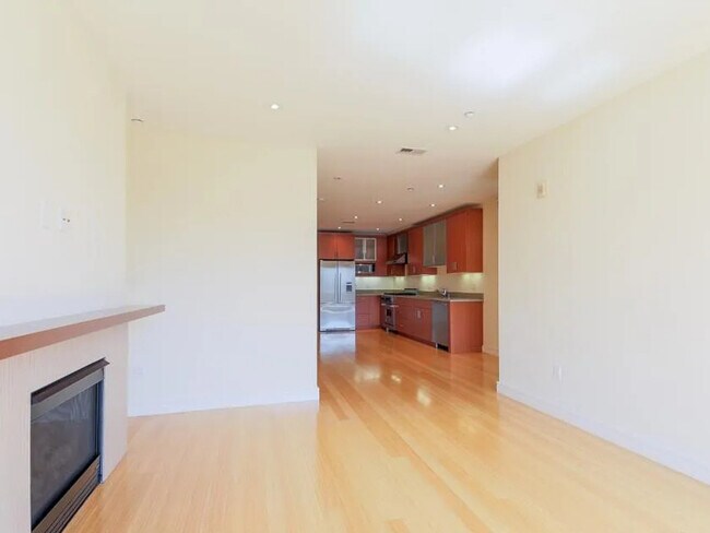 Building Photo - 1725 Washington St