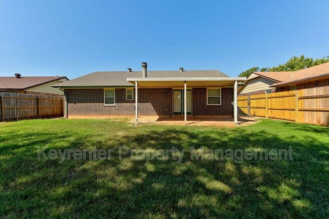 Building Photo - 1120 Kings Ct