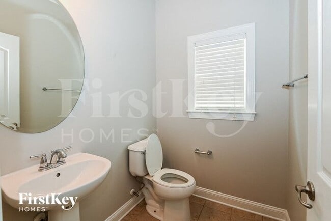 Building Photo - 123 Farmers Folly Dr