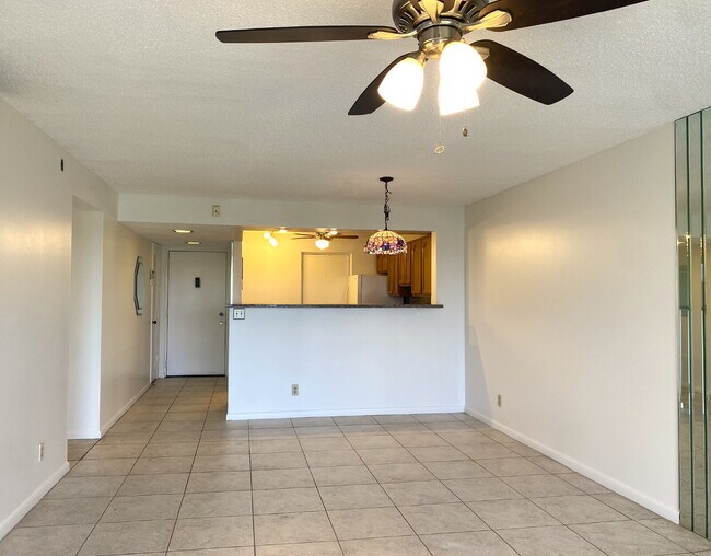 Building Photo - Cypress Bend Top Floor Private Corner 2/2 Available Now!