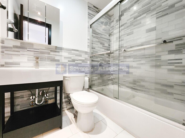 Building Photo - 109 W 105th St