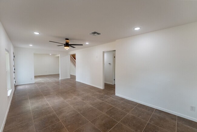 Building Photo - Hidden Gem | 4 bed 3 bath home in highly sought after Windsor Park!!!