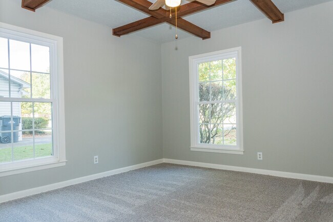 Building Photo - 3 Bed 1.5 Bath
