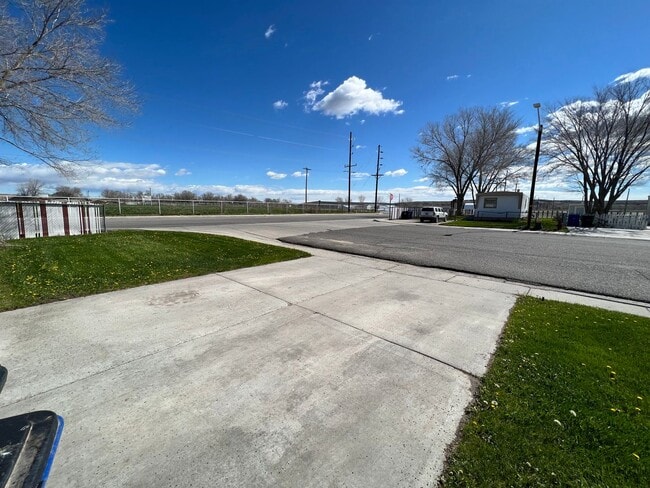 Building Photo - 2 Bedroom 2 Bath Updated Mobile Home in Cliffview Mobile Home Park. Very well kept-up area.