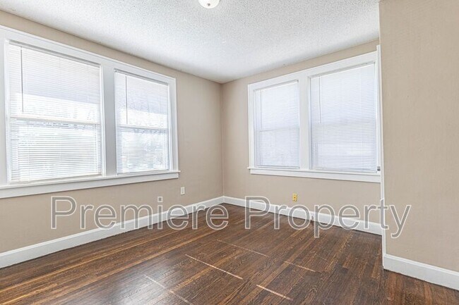 Building Photo - 4604 NE 47th St