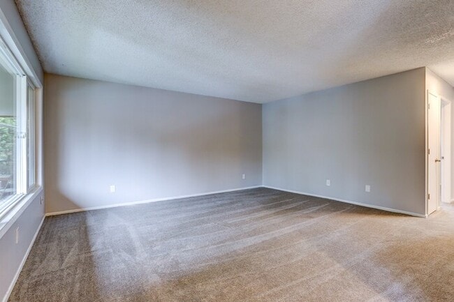 Building Photo - Look no Further, Tyee offers a SUPER 2bed/...