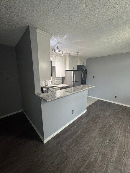 Building Photo - 1704 Baird Farm Cir